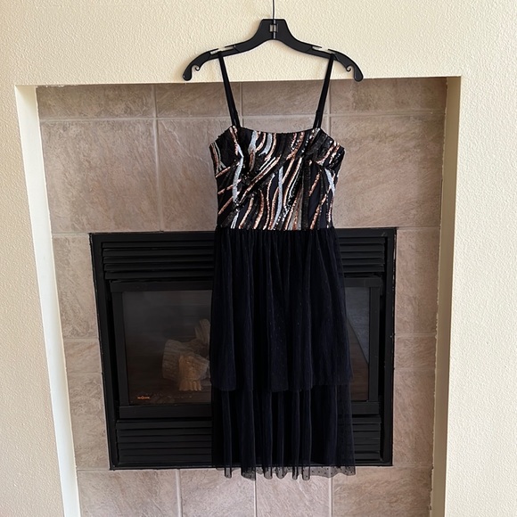 Gorgeous sequins dress - Picture 2 of 8